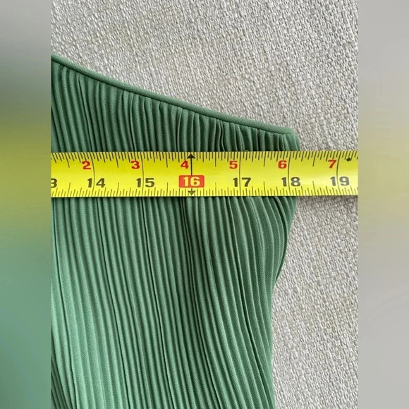 MISA Top Women’s Large One Shoulder Green Blouse Pleated - Picture 6 of 8